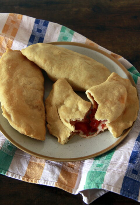 panzerotti pugliesi pomodoro e mozzarella